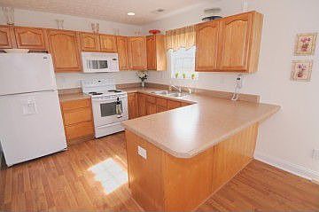 5th image of 121 Bur Oaks Blvd
