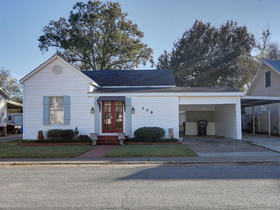 1st image of 208 E Putnam St