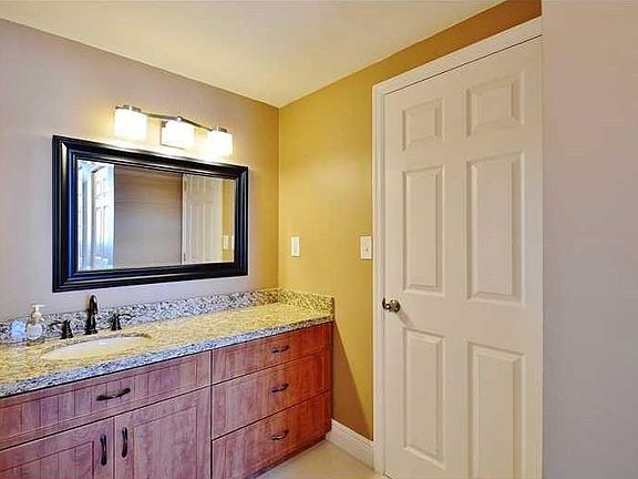 5th image of 300 Bayview Dr APT 1604