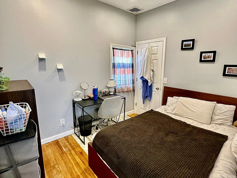 460 E 7th St #3 — Photo 7