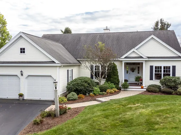 16 Smithfield Lane, Bedford, NH 03110