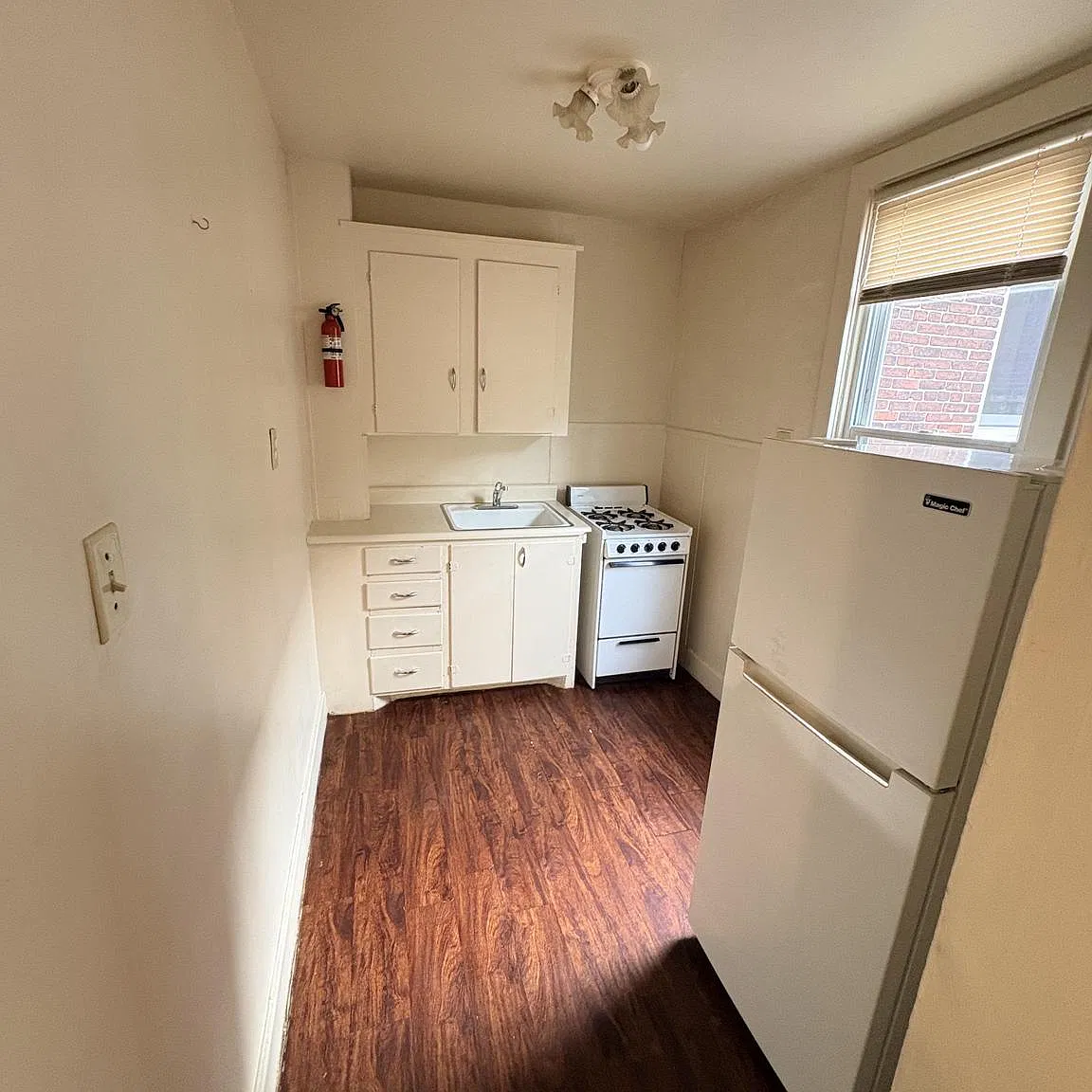 1 bed, 1.0 bath, 3900 sqft, $950 — Photo 1