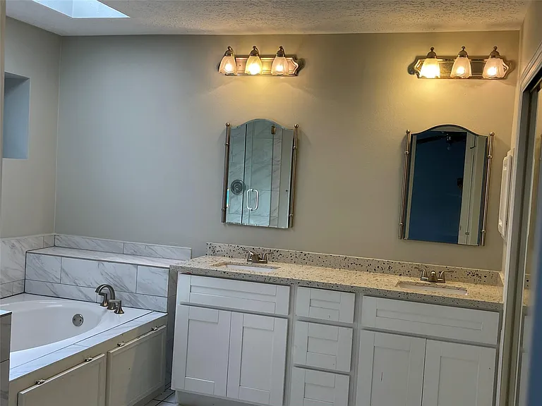 3118 Redcliff Dr — Photo 13