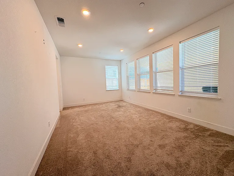 3016 Summerscape Dr — Photo 3