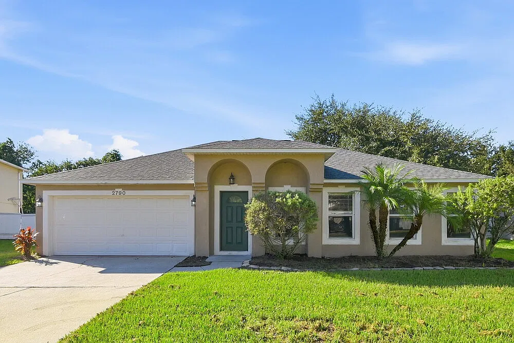 3 bed, 2.0 bath, 1976 sqft, $2,330 — Photo 1