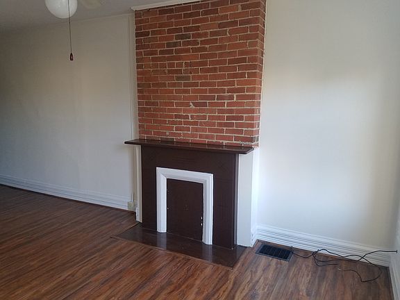 5th image of 240 1/2 W Hubbard Ave