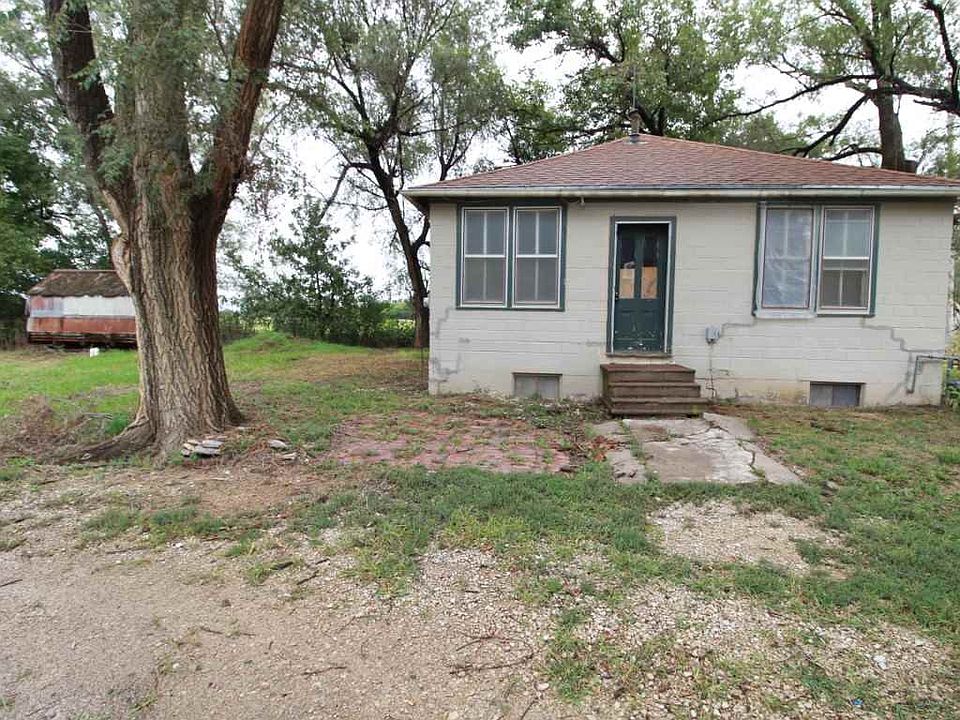 1st image of 801 E 1st St