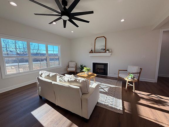 4th image of 1100 Live Oak Ct