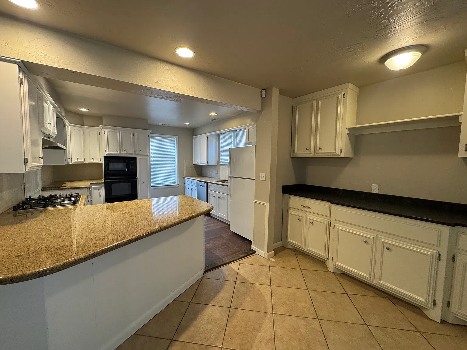 4 bed, 3000 sqft, $1,750 — Photo 2
