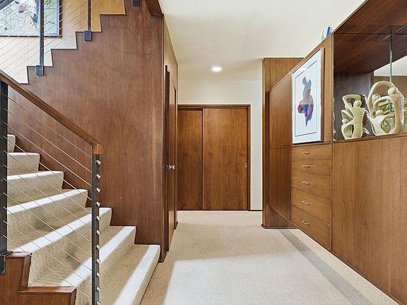 4th image of 1093 Lyndhurst Dr