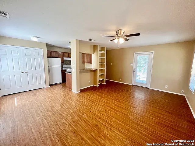 3 bed, 1.0 bath, 973 sqft, $1,050 — Photo 3