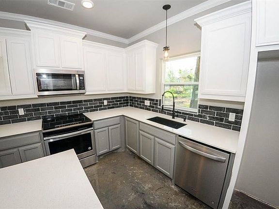 2nd image of 300 W Day St