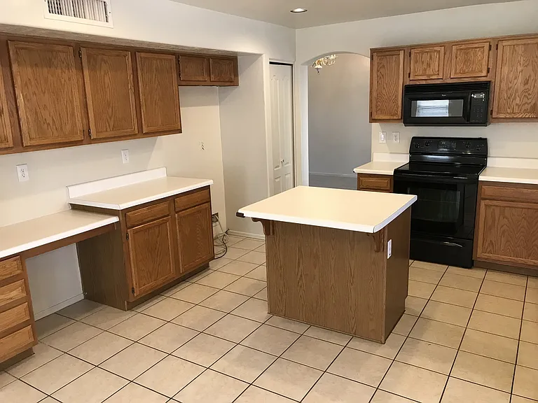 1710 W Houston Ave — Photo 10