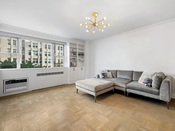 30 West 60th Street image 1 of 14