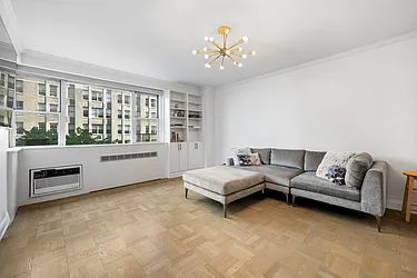 30 West 60th Street, #8L