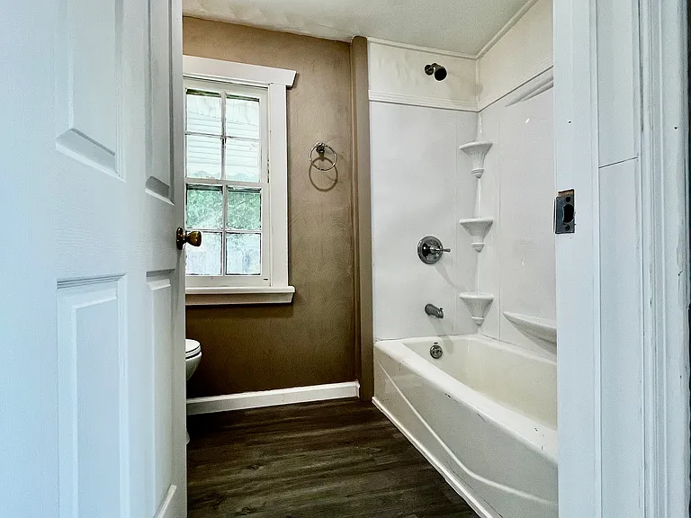 107 Lewis Ave — Photo 6