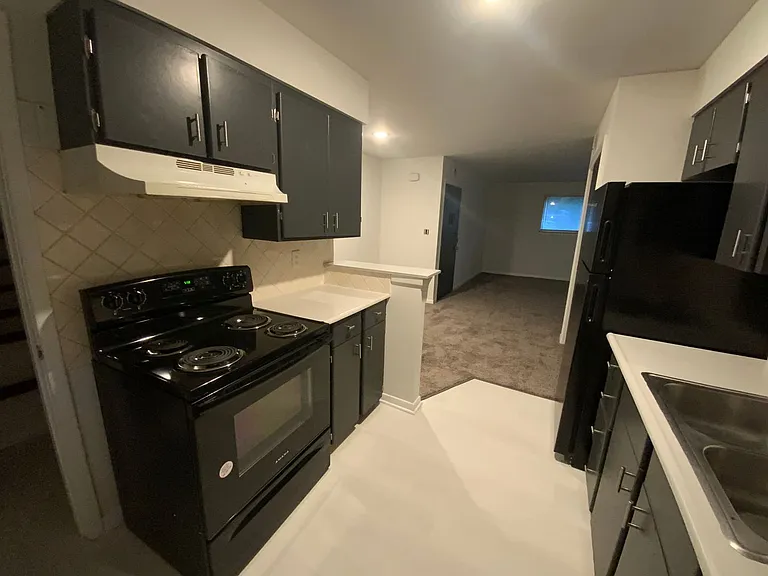 Library Place Apartments — Photo 9