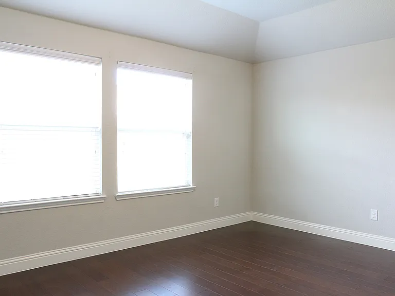 1108 Kingston Ct — Photo 14