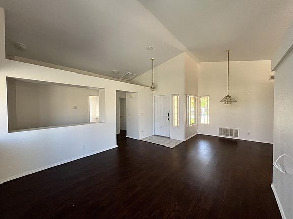 4th image of 44116 Mariposa Dr