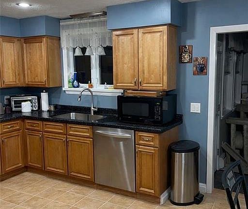 3rd image of 63 Capwell Ave