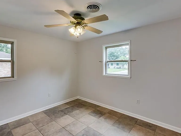 558 Ashlawn Dr — Photo 13