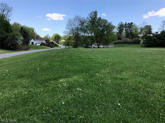 2nd image of 400 Hill Blvd W