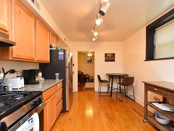 4th image of 1520 W Cornelia Ave APT G