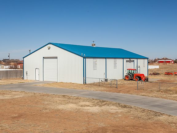 LARGE SHOP! insulated, bath