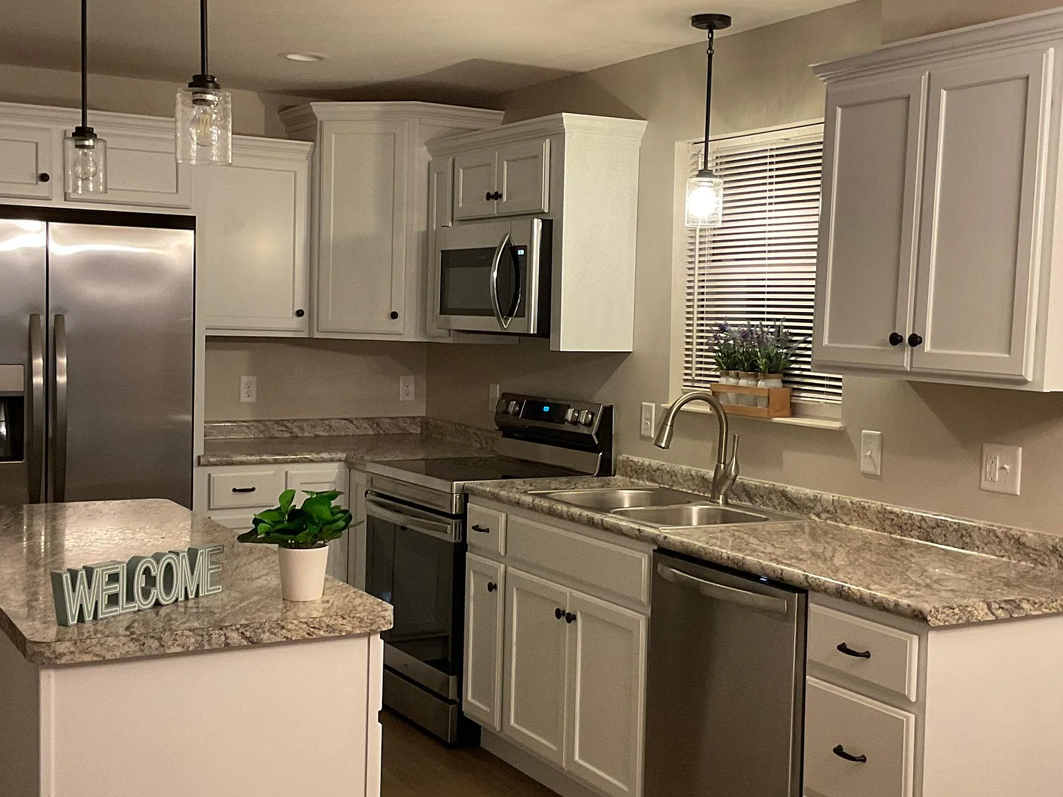 3 bed, 2.5 bath, 1964 sqft, $2,295 — Photo 2