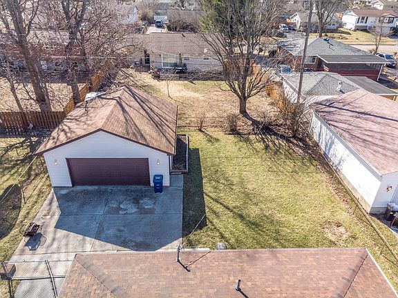 2nd image of 1363 Whitby Sq N