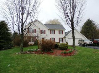 18 Waterbury Ln, Rochester, NY 14625