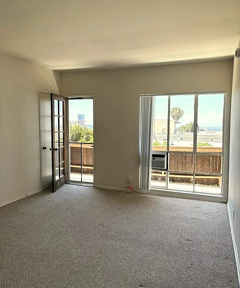 1925 Grace Ave — Photo 2