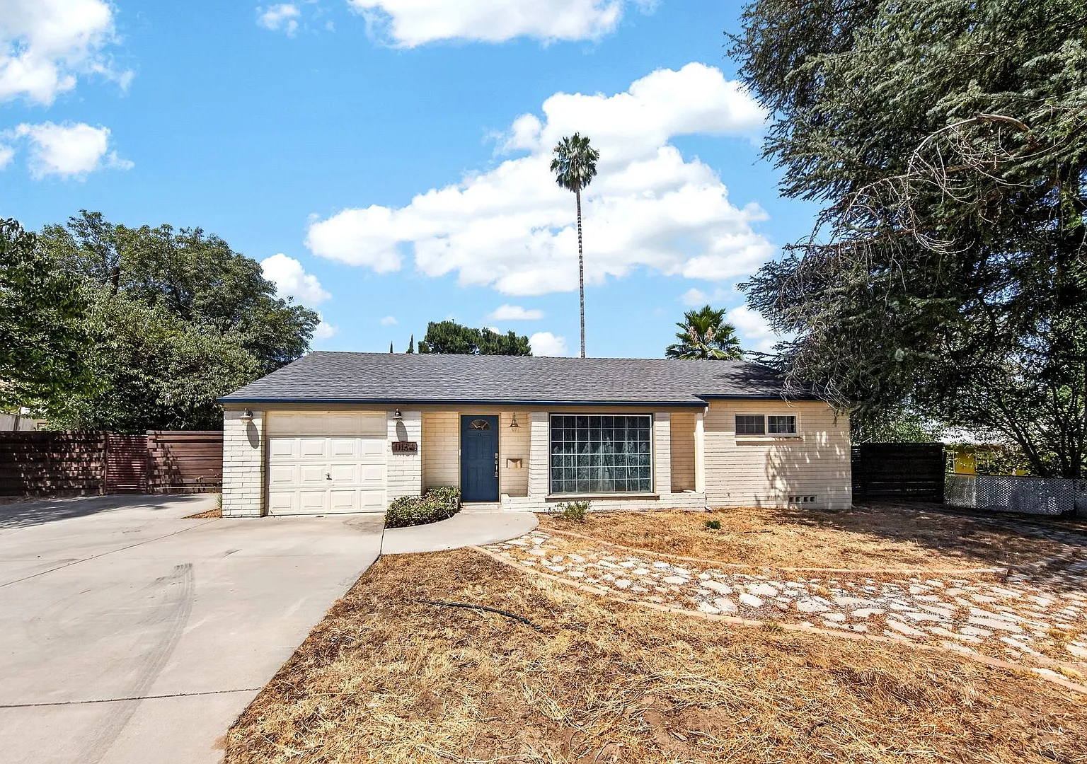 Walk to LLU! Fully-Furnished Updated Single-Story — Photo 2