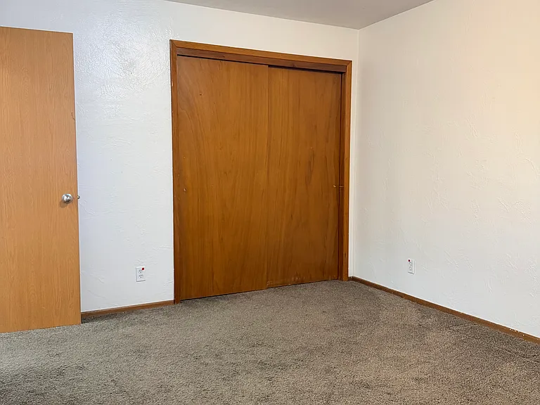 539 W Crest Dr #6 — Photo 12