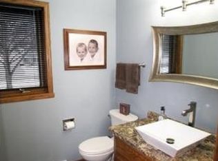 2792 Summerset Cir, Suamico, WI 54173