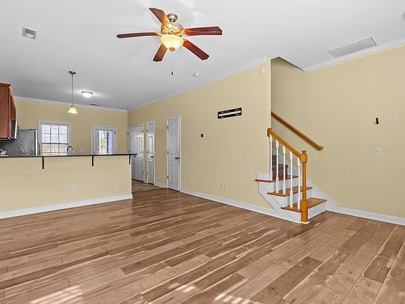 3rd image of 313 Burley Dr Unit 10-1