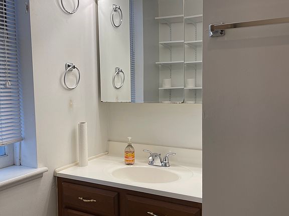 5th image of 6108 Waterman Blvd