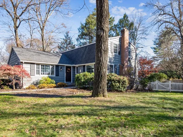 10 Vincent Drive, Simsbury, CT 06070