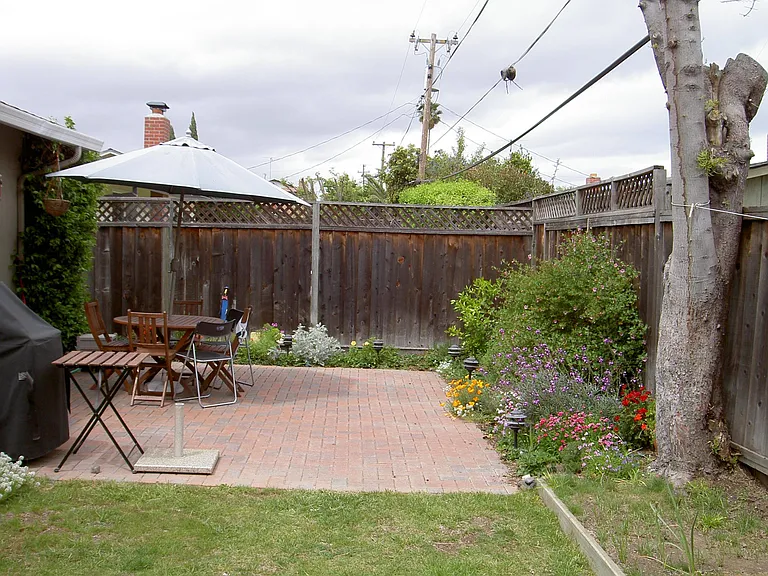 2226 Riordan Dr — Photo 6