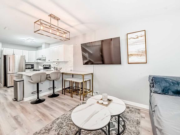 4th image of 1014 14th Ave SW #106