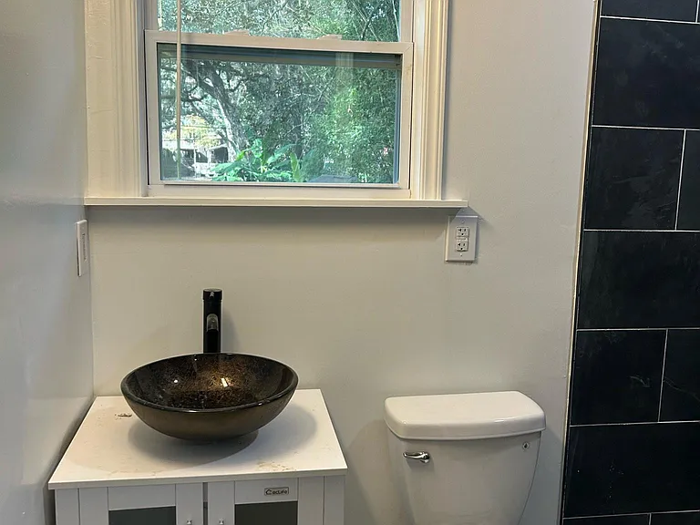 524 Hart St #2 — Photo 6