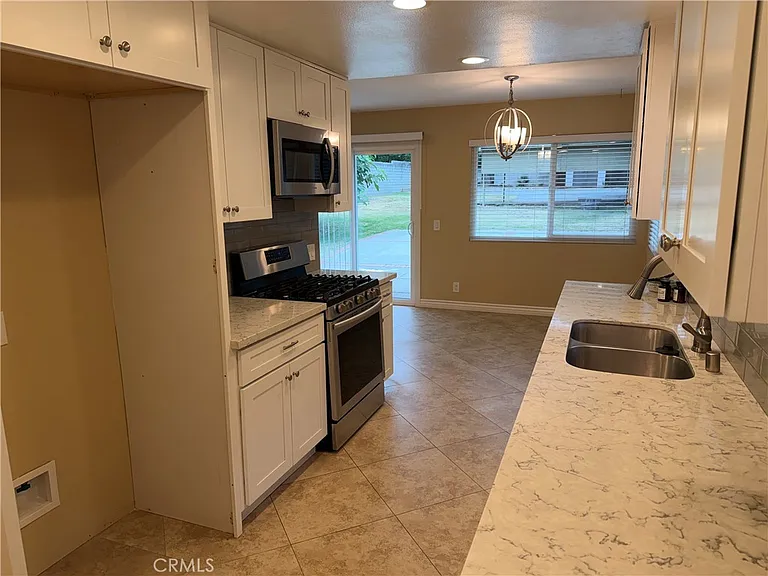 511 Mariposa Ave — Photo 8