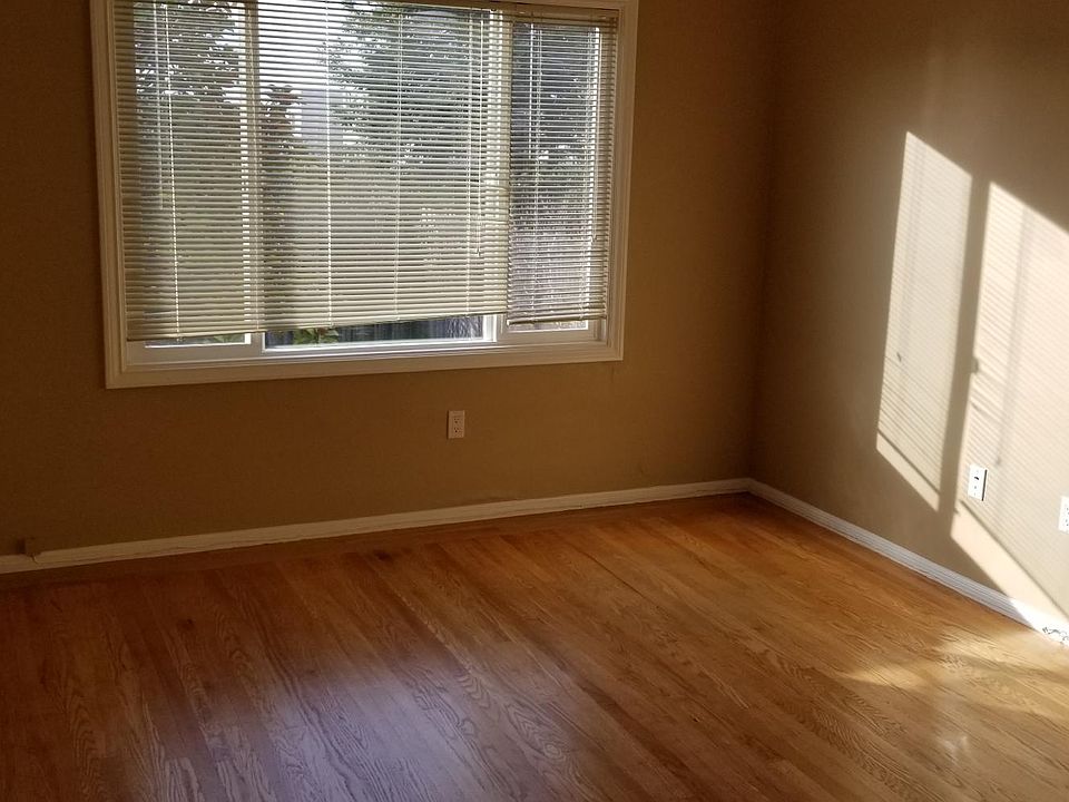 2nd image of 2427 Moraga St