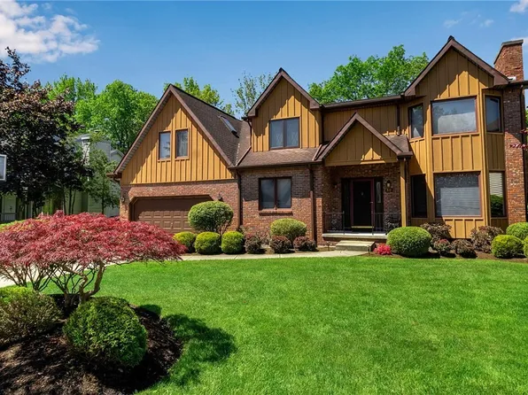 181 Viscount Dr, Williamsville, NY 14221