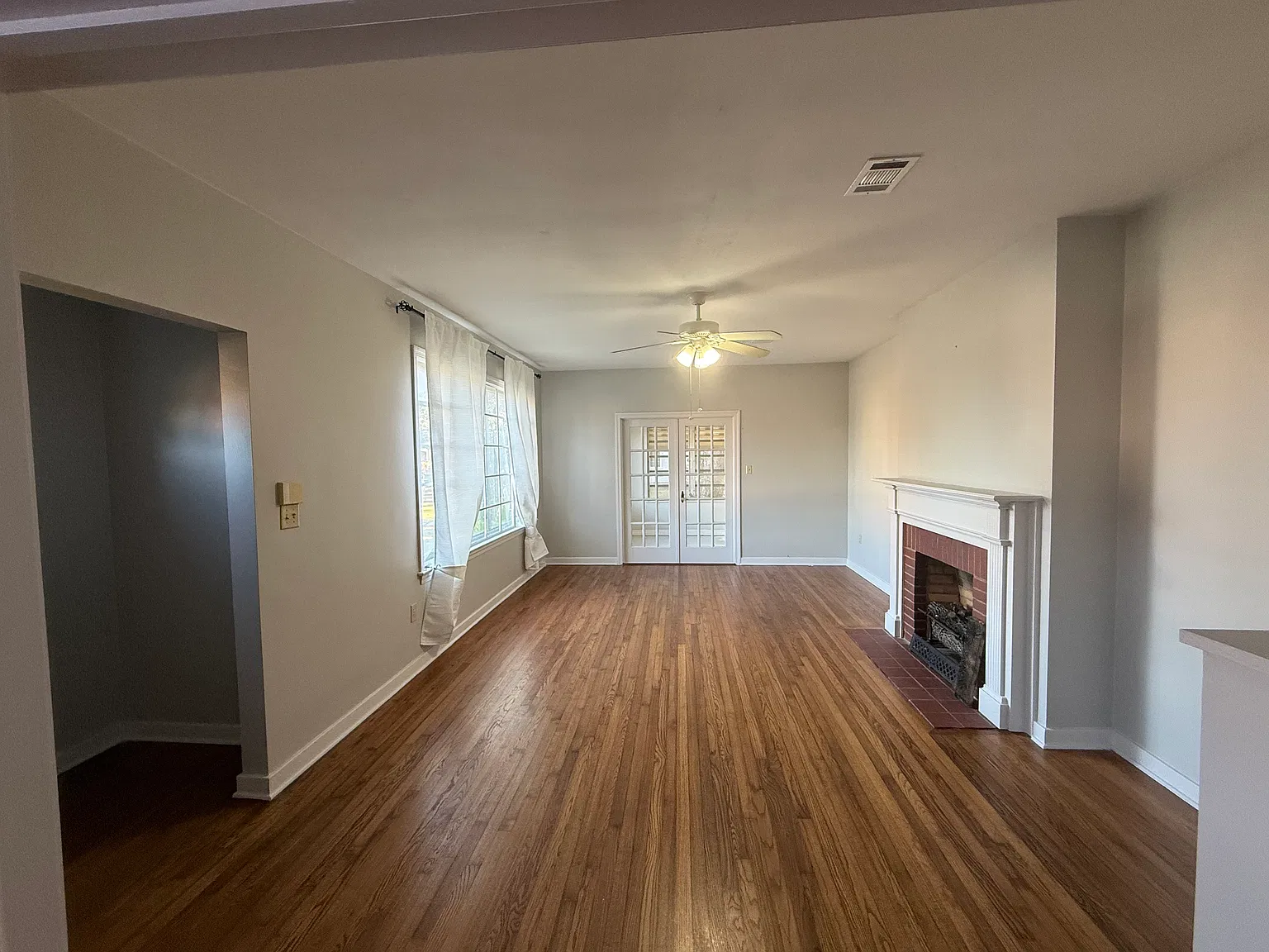 3 bed, 2287 sqft, $1,975 — Photo 4
