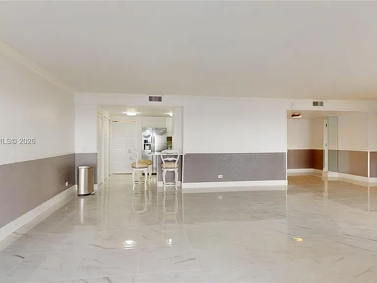 1800 NE 114th St #1705 — Photo 6
