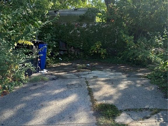 3rd image of 11103 Glenboro Dr