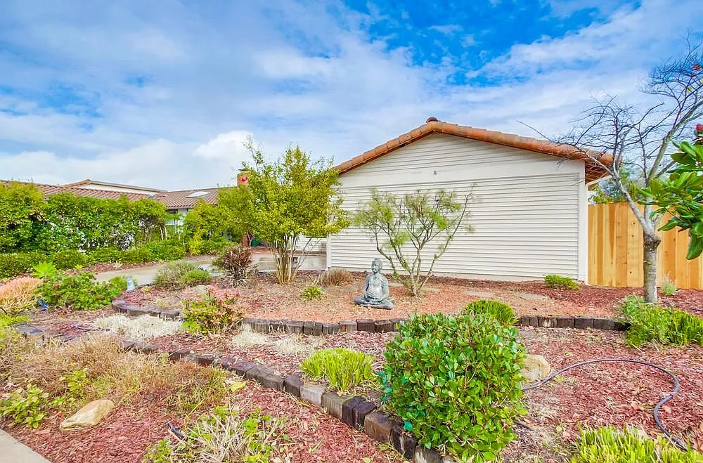 4 bed, 1605 sqft, $6,900 — Photo 4