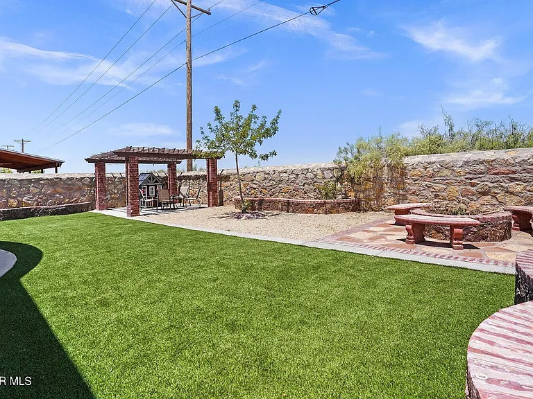 3749 Loma Adriana Dr — Photo 26