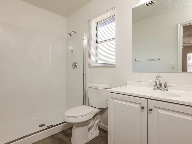 1420 E Topeka Dr — Photo 15